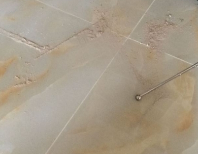 河间瓷砖空鼓维修公司分享粘合剂选择不当在瓷砖铺贴过程中可能导致以下问题