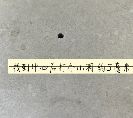 河间瓷砖空鼓维修公司专业解答在瓷砖铺贴过程中，如果砂料搅拌不均匀，将会带来以下问题